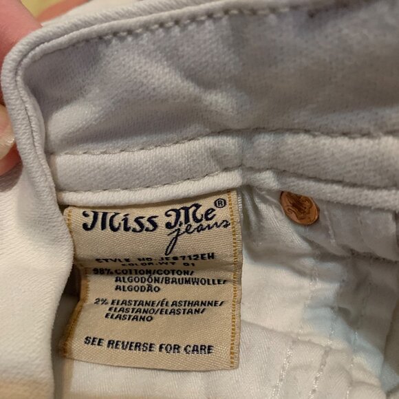 Miss Me Women's Shorts White Distressed Rhinestone Pockets Sz 27 (30 measured) - Picture 13 of 15